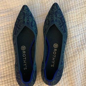 Super cute Rothy’s with minimal wear.